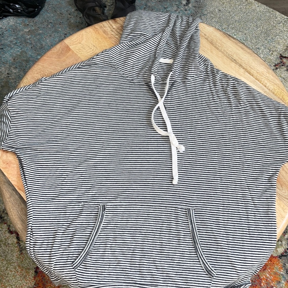 American Eagle pull over size medium. Black and white stripped